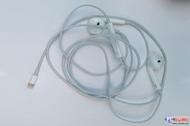 iPhone 7 : une première photo des EarPods Lightning ? [MàJ]