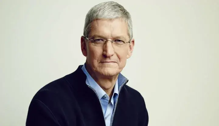 Tim Cook touche le gros lot (et reçoit pour 135 millions $ d'actions Apple)