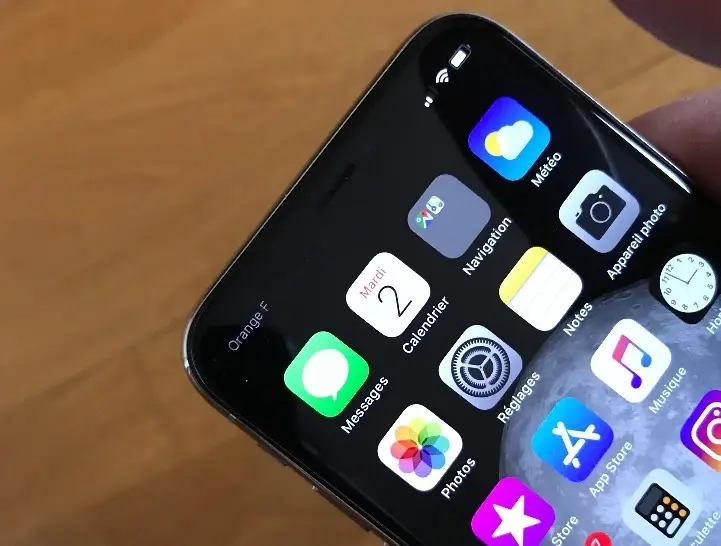 Astuce iPhone X : voir rapidement le nom de son opérateur dans les applications