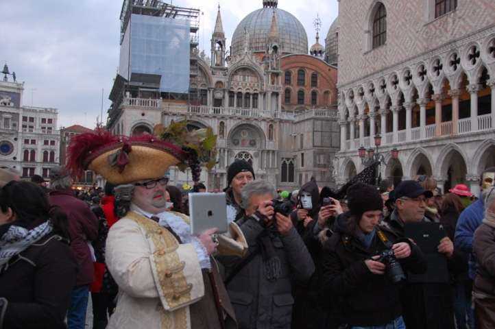 L'image du jour : un iPad au Carnaval de Venise