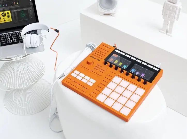 Native Instruments : une version limitée Flame Orange pour fêter les 10 ans de Maschine