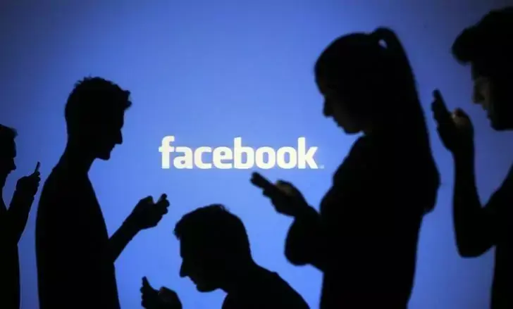 Facebook supprime 30 000 faux comptes en France