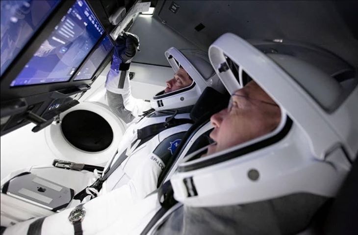 Exclusif : au coeur des iPad de l’ISS #cnes #spacex #nasa