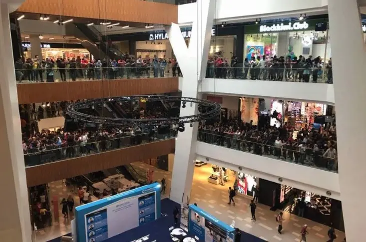 Un magasin en Malaisie promet des iPhone dès 50$, 11 000 personnes font le déplacement