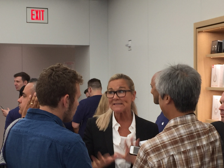 Angela Ahrendts à l'inauguration de l'Apple Store du World Trade Center