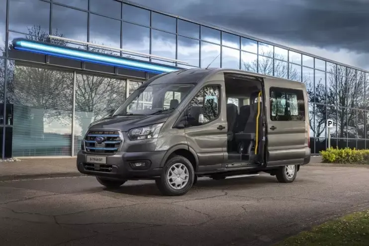 Autonomie de 400Km, 22kW et charge rapide pour le Ford E-Transit !