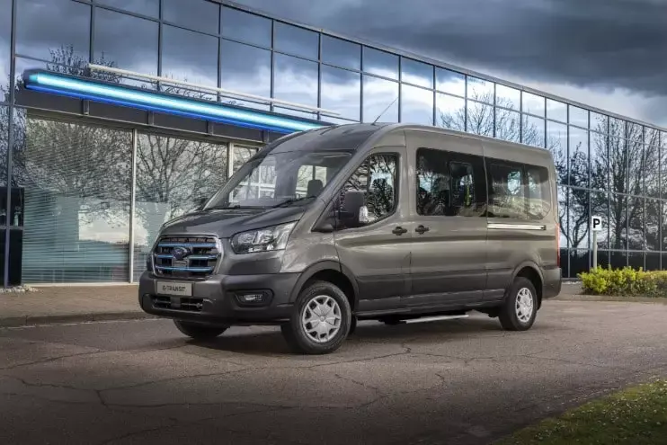 Autonomie de 400Km, 22kW et charge rapide pour le Ford E-Transit !