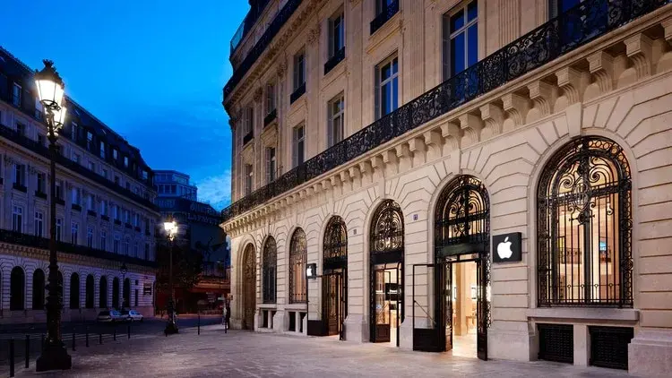 Apple célèbre le rugby français sur les murs de Paris