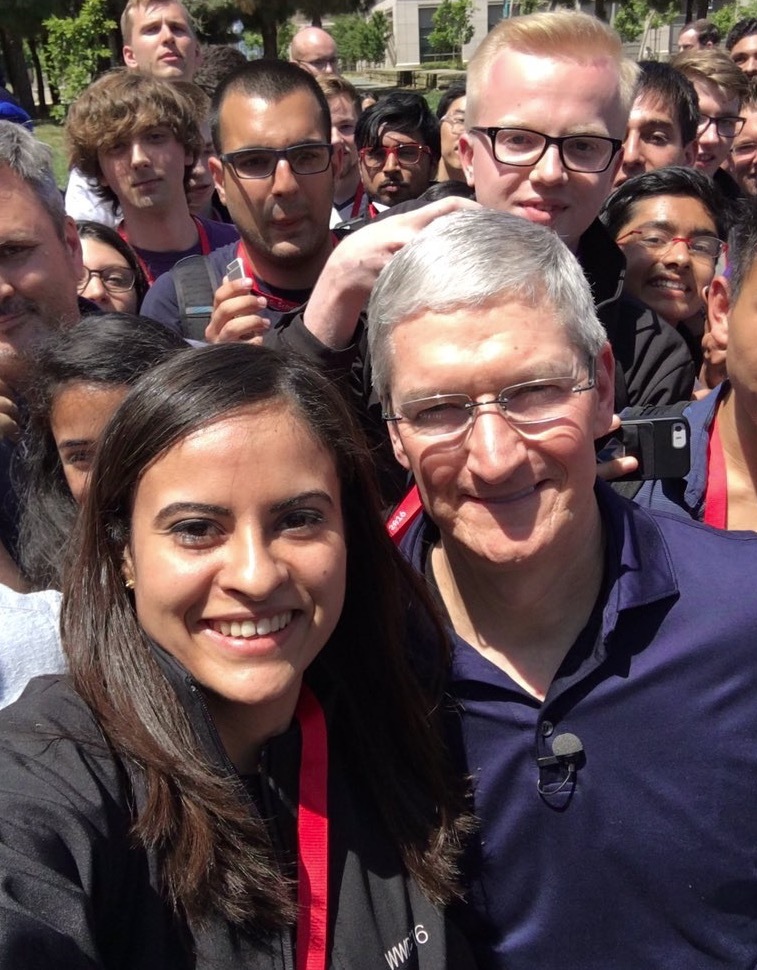 Quand Tim Cook et Jony Ive se prêtent au jeu des selfies après la keynote