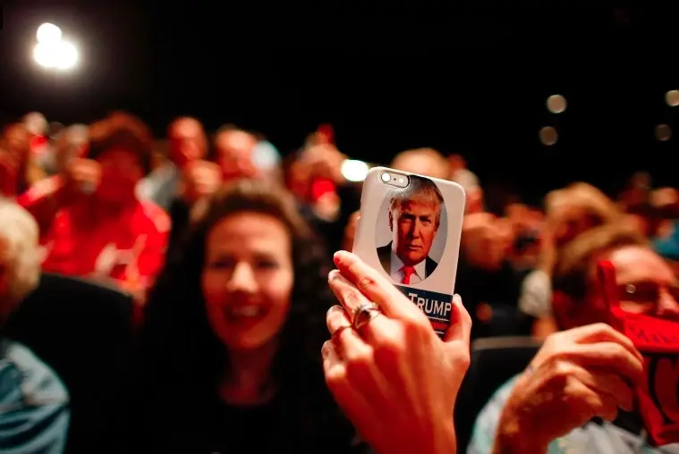 Donald Trump fait campagne sur iPhone, mais appelle au boycott des produits d'Apple