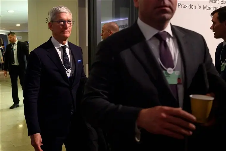 Tim Cook et plusieurs cadres d’Apple, victimes d'un harceleur !