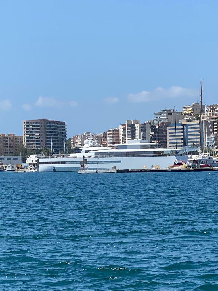 Le yacht de Steve Jobs visible au port de Palma (photos)