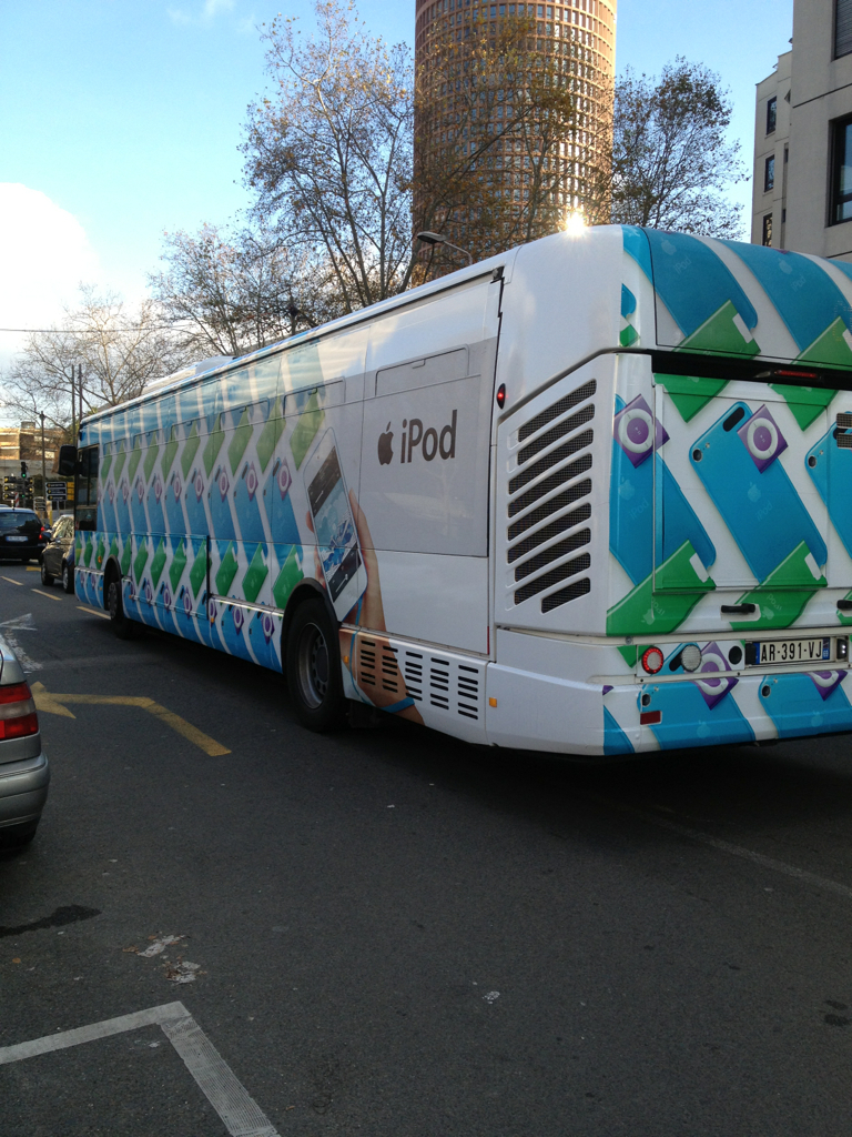 Illustration : Apple repeint les transports en commun français