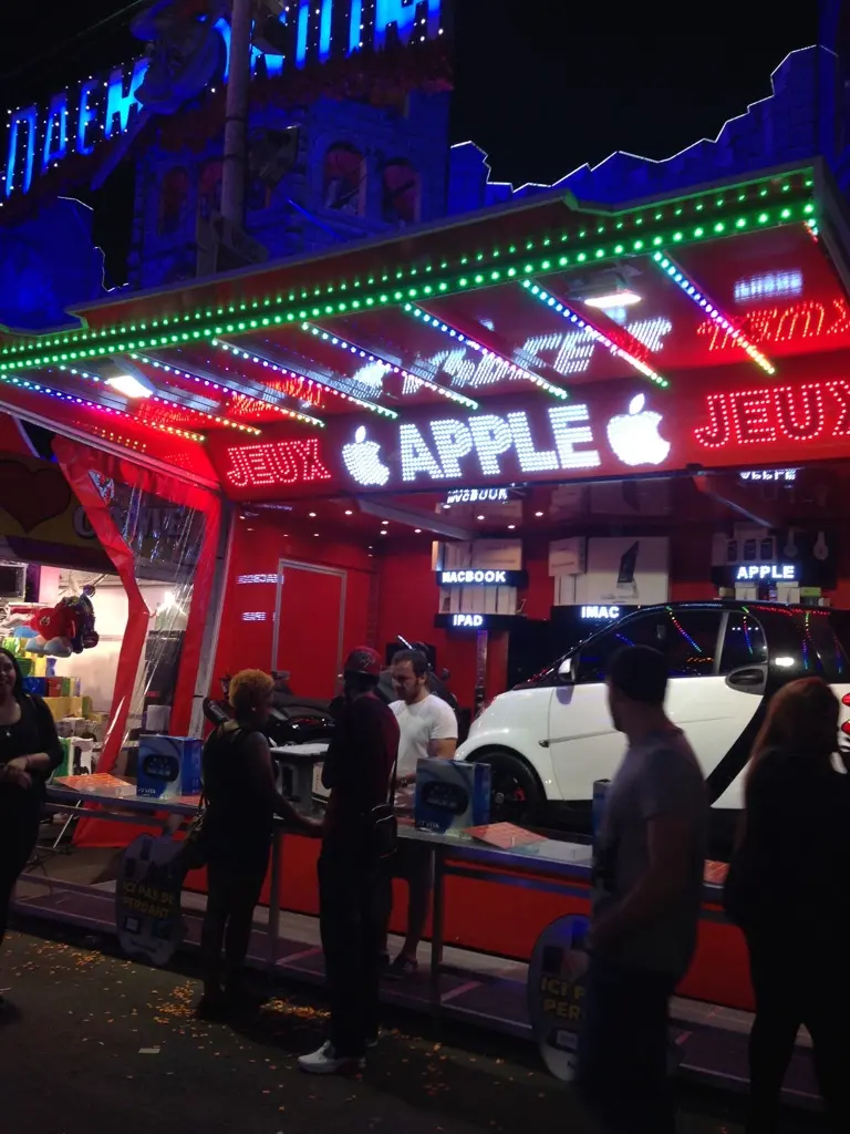 L'image du jour : un stand Apple complet à la Foire du Trône