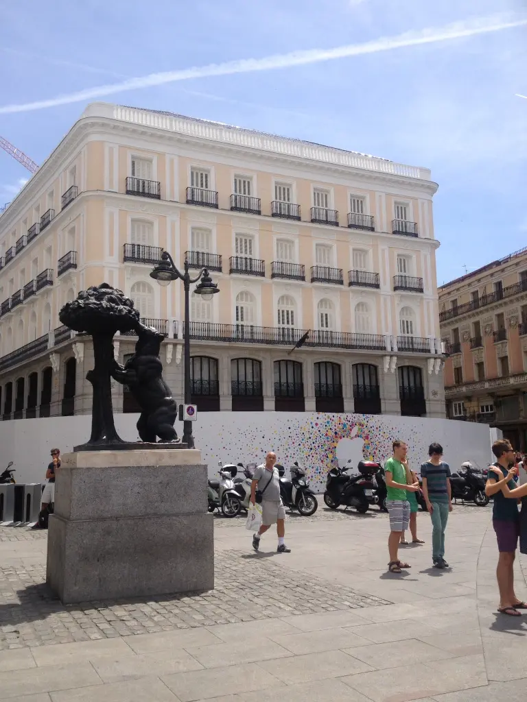 L'image du jour : bientôt un Apple Store sur la Puerta del Sol à Madrid