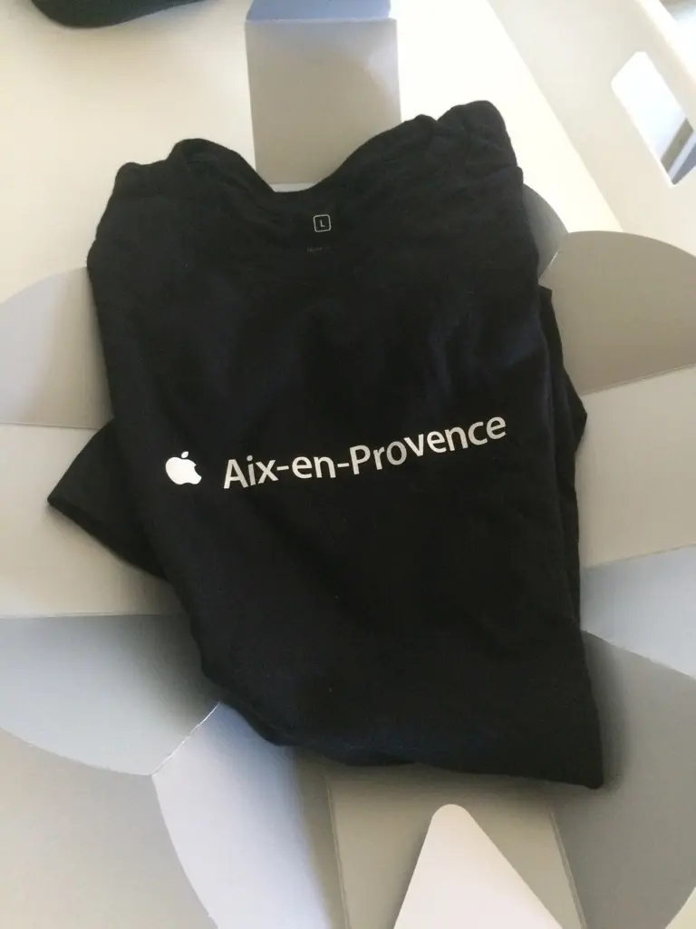 En direct d'Aix-En-Provence : l'Apple Store est ouvert !