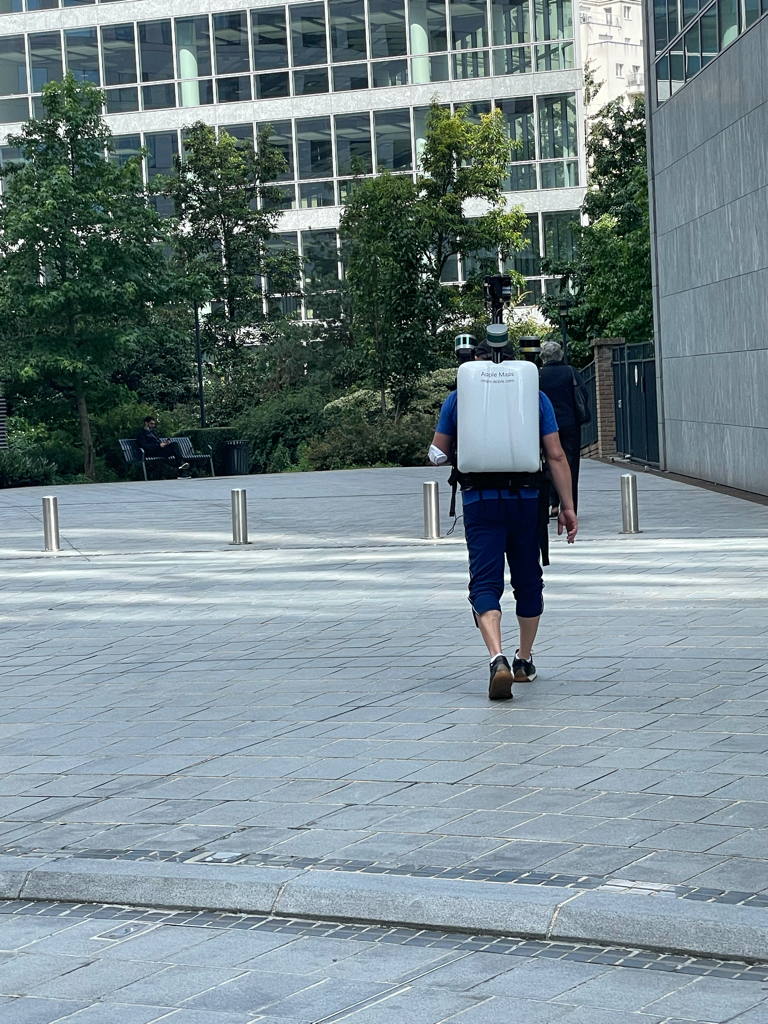 Apple Plans repart en balade à sac à dos en France