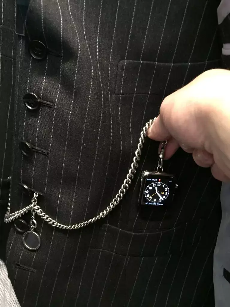 L'mage du jour : une Apple Watch pour Sherlock Holmes