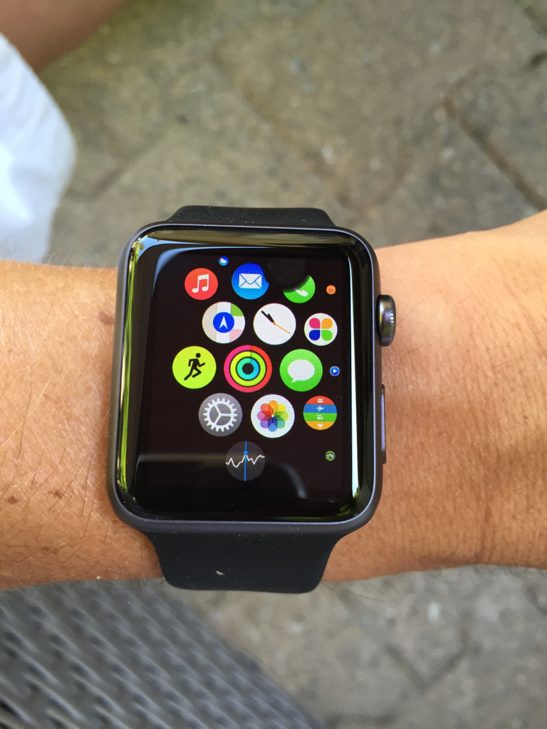 Nettoyer la couronne digitale de l'Apple Watch ne serait pas sans risque (photo)