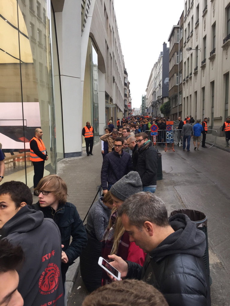 Apple Store de Bruxelles, suite : d'autres photos et un livret collector !
