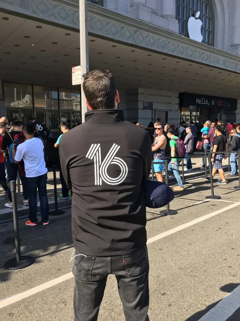 #WWDC2016 : voici le badge, le sweat-shirt et plein d'autres photos en direct !