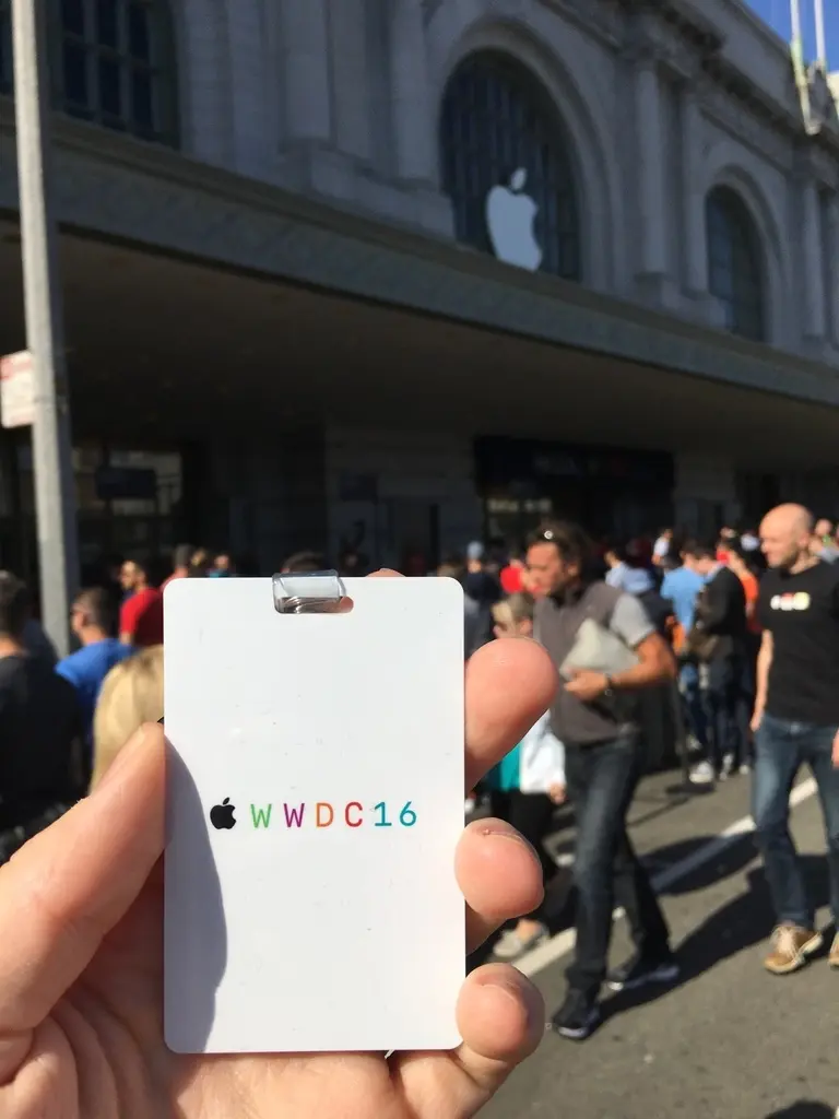 #WWDC2016 : voici le badge, le sweat-shirt et plein d'autres photos en direct !