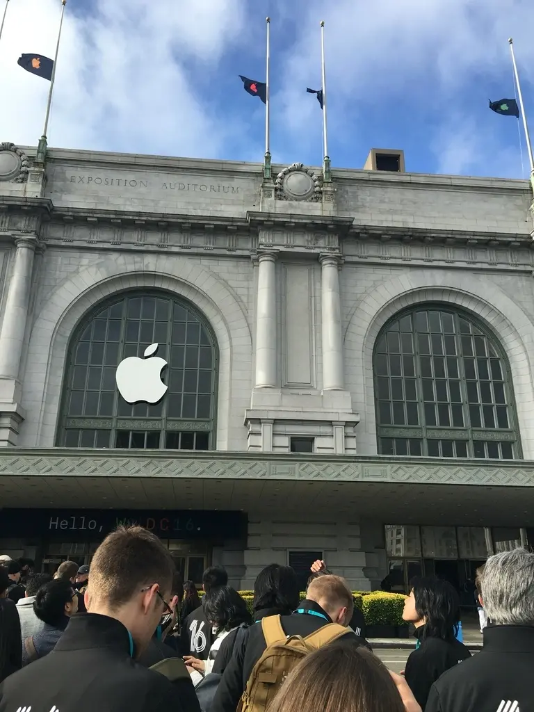 #WWDC2016 : Apple commence à ouvrir ses portes et il y a foule ! (photos)