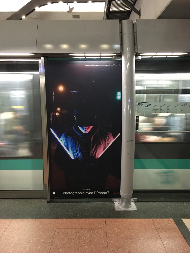 L'image du jour : l'iPhone 7 prend le métro à Paris