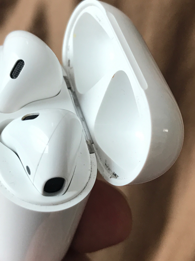 L'image du jour : quand le coffret des AirPods pèle