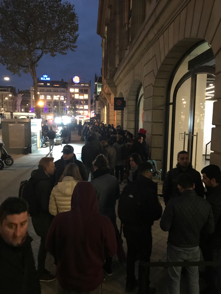 iPhone X : tour du monde des files d'attente devant les Apple Store