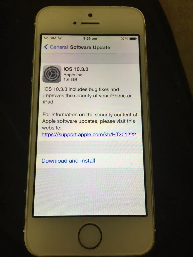 Apple continue de signer iOS 10.3.3 pour les iPhone 5s