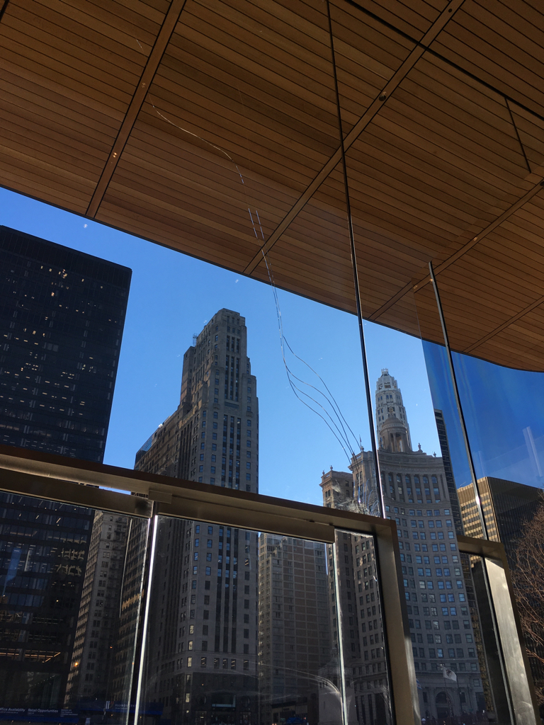 L'image du jour : Apple Store Chicago, la petite fissure qui monte (monte, monte)