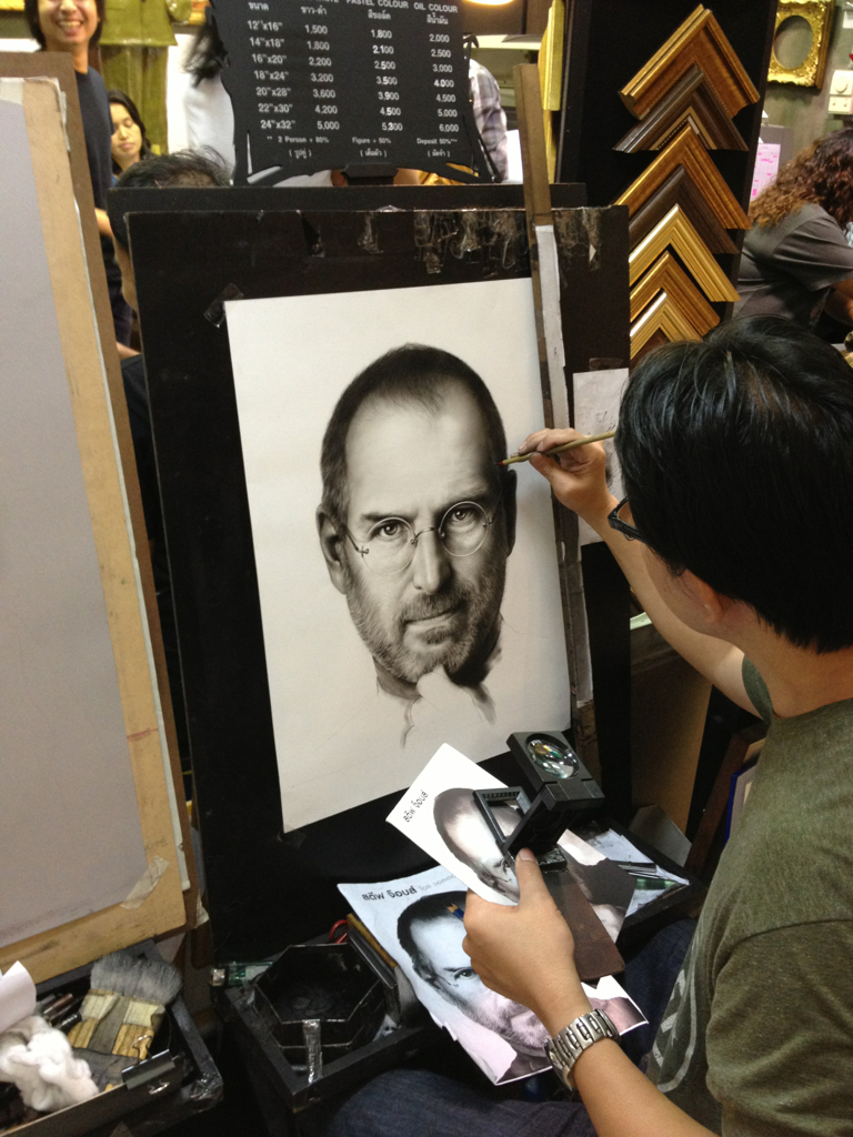 L'image du jour : Steve Jobs, star des reproductions de portraits à Bangkok