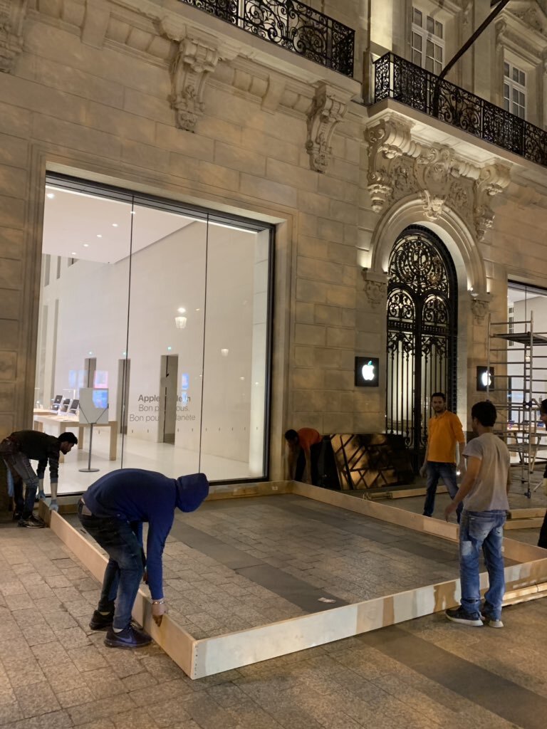 L'image du jour : Apple protège sa boutique des Champs-Elysées