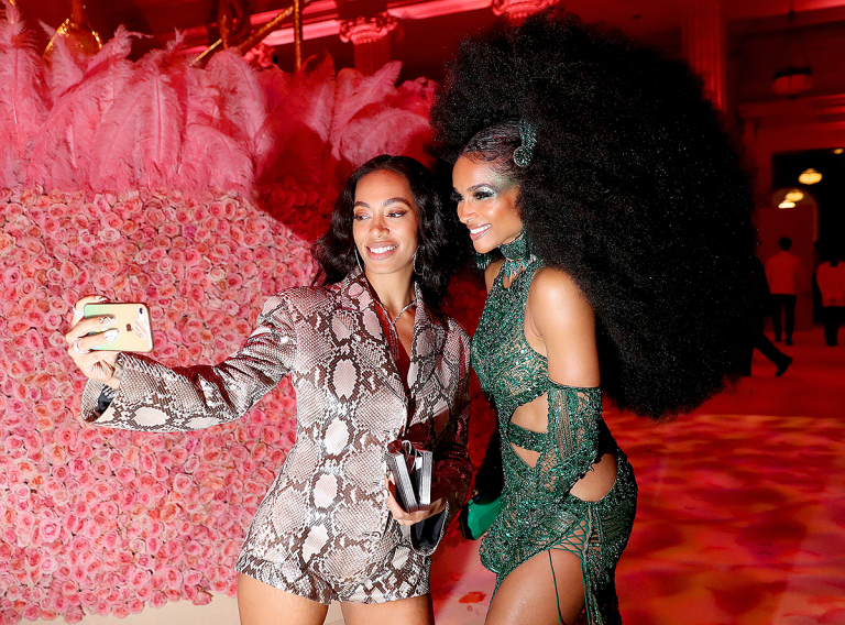 People : JLo, Lily Collins, Céline Dion, Pamela Anderson, Lady Gaga et Emily Ratajkowski