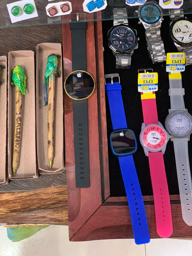 L’image du jour : de vrais-faux iPhone 3 (si si si) et des Apple Watch Series 5
