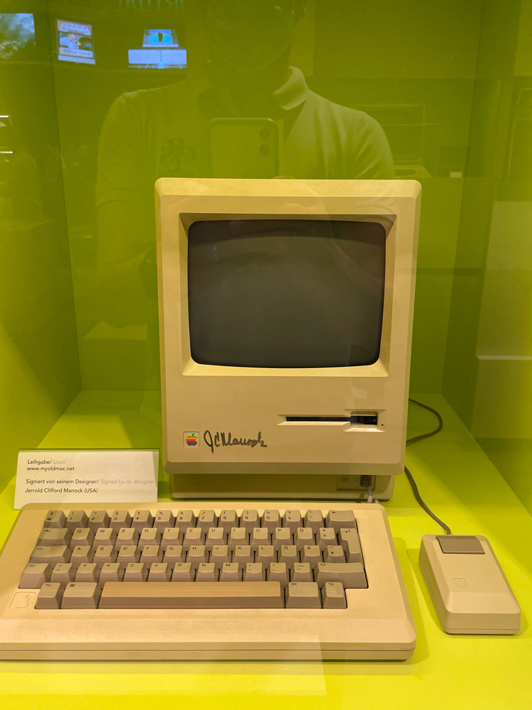 L'image du jour : un Apple II signé Woz au Musée le musée des Jeux vidéos de Berlin !