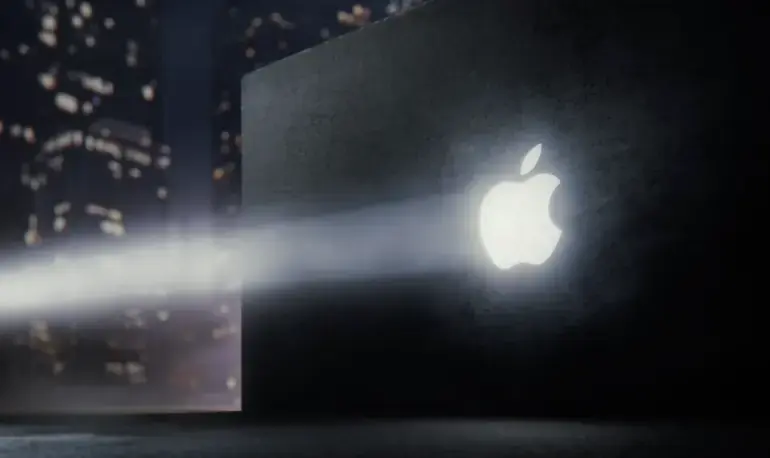 Batman&nbsp;? Non le nouveau MacBook Pro OLED&nbsp;:-)