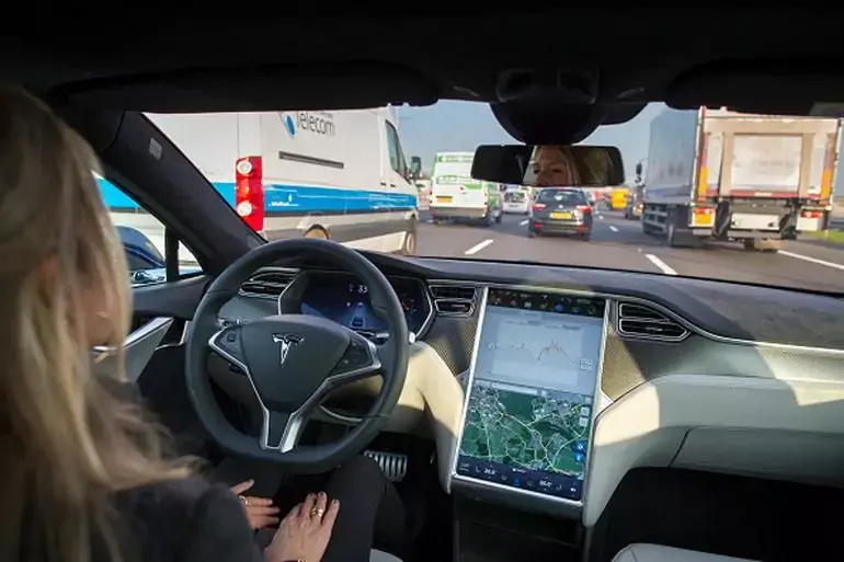 Elon Musk n'aurait pas écouté ses ingénieurs, qui jugeaient l'Autopilot pas assez fiable