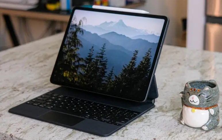 Revue de presse Magic Keyboard : un accessoire qui transforme les iPad Pro 2018/2020