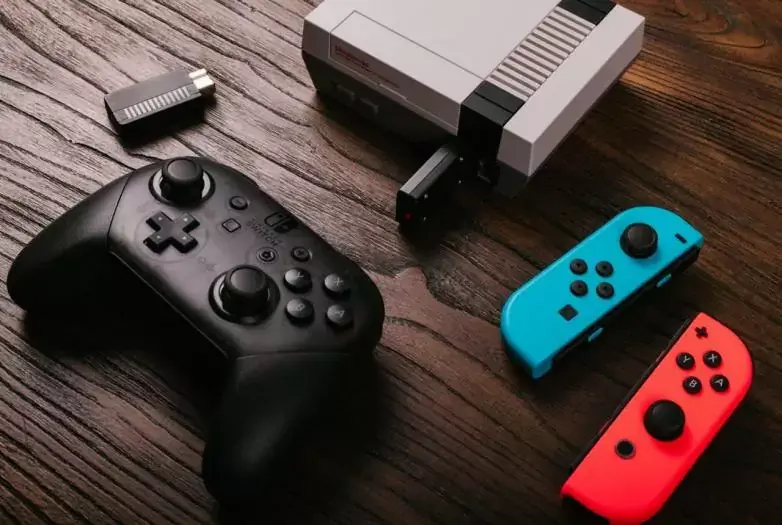 Les Joy-Con de la Switch peuvent aussi être utilisés avec la NES Classic