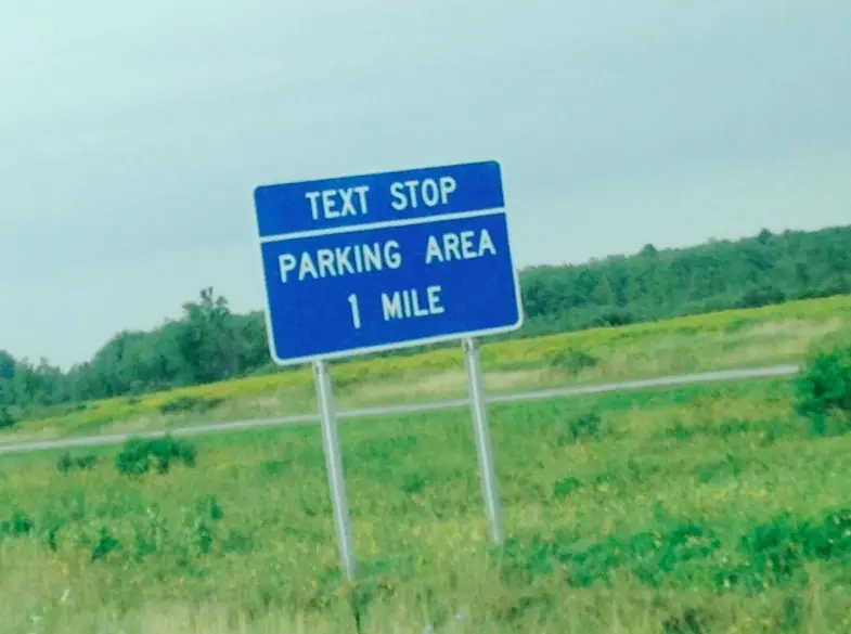 L'image du jour : aux Etats-Unis, il y a des aires d'autoroute pour envoyer des textos