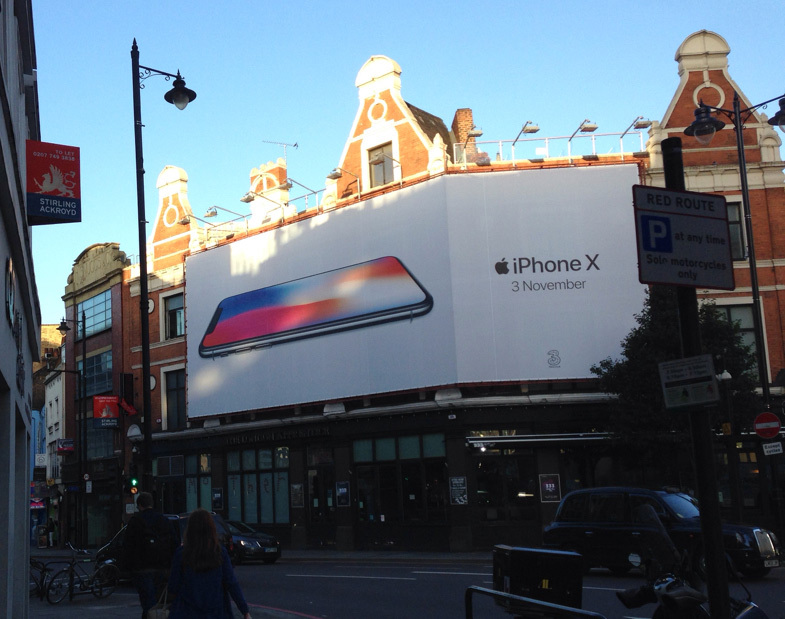 L'image du jour : l'iPhone X fait sa pub à Londres