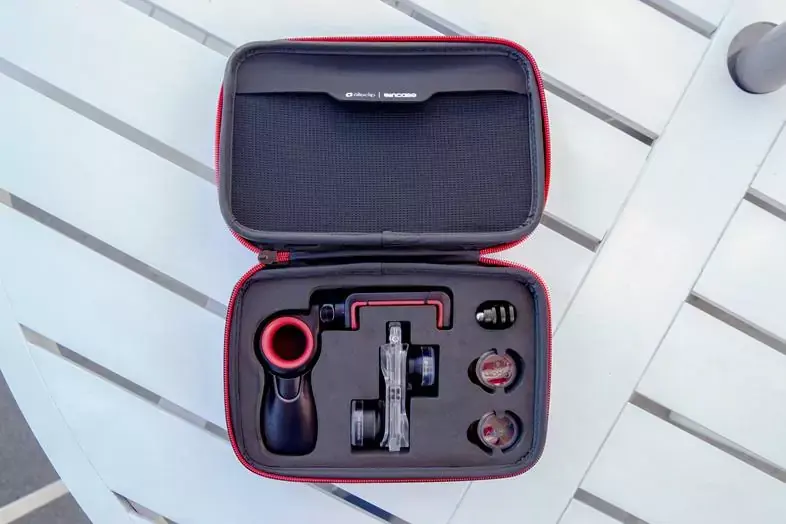 Olloclip et Incase lancent un «Filmer's Kit», en série limitée à 199 $