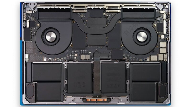 Illustration : Un premier effeuillage dévoile les entrailles du MacBook Pro 16" et la puce M1 Max
