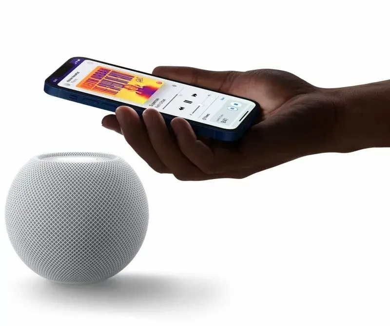 Revue de presse HomePod mini : une enceinte connectée au coffre surprenant ?