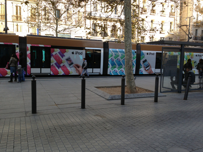 Illustration : Apple repeint les transports en commun français