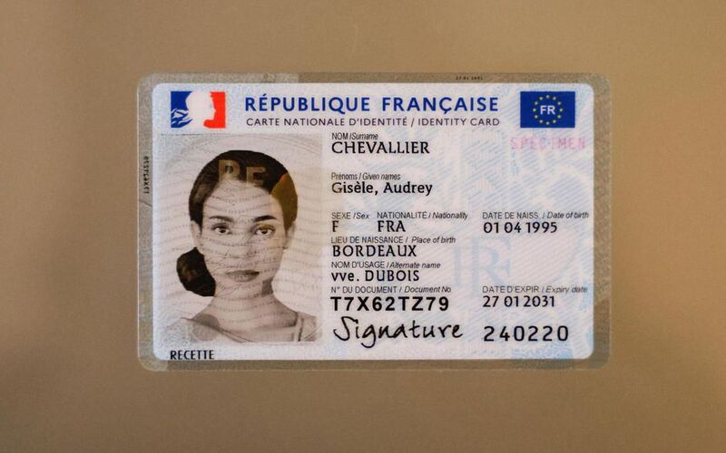 Illustration : La nouvelle carte d'identité numérique arrivera cet été en France