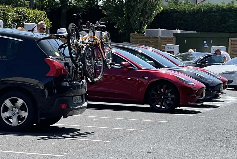 Illustration : Accusé d'avoir un "connecteur propriétaire", Musk confirme ouvrir ses SuperChargers