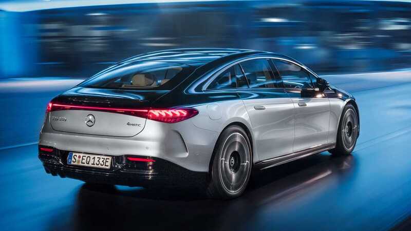Illustration : VE : RS Q e-tron, Tesla et ses services, Mercedes tout électrique, saturation des bornes